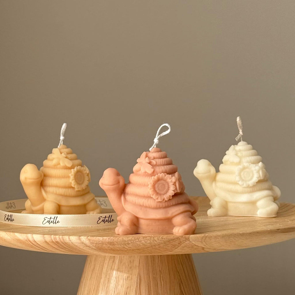 Chandelle tortue en cire de soya coulée à la main : cadeau artistique sculptural