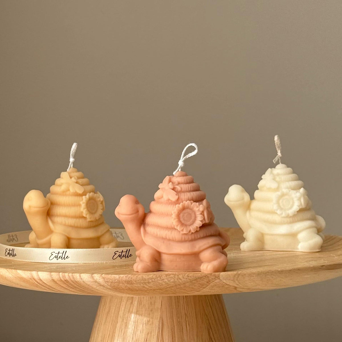 Chandelle tortue en cire de soya coulée à la main : cadeau artistique sculptural