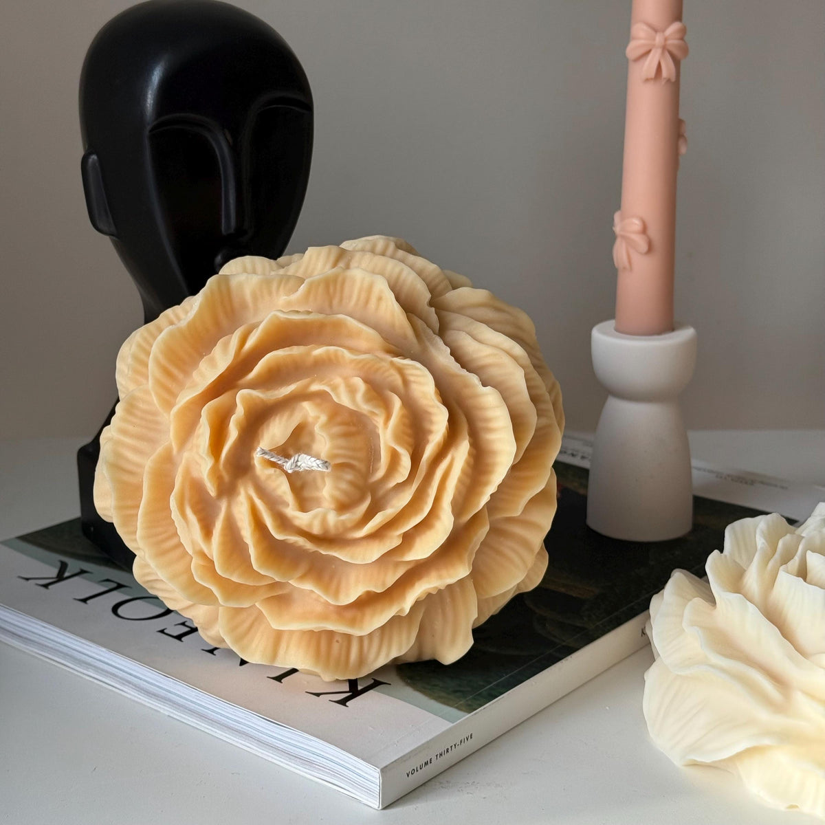 Grande chandelle en cire de soja Pivoine : chandelle sculpturale en forme de fleur
