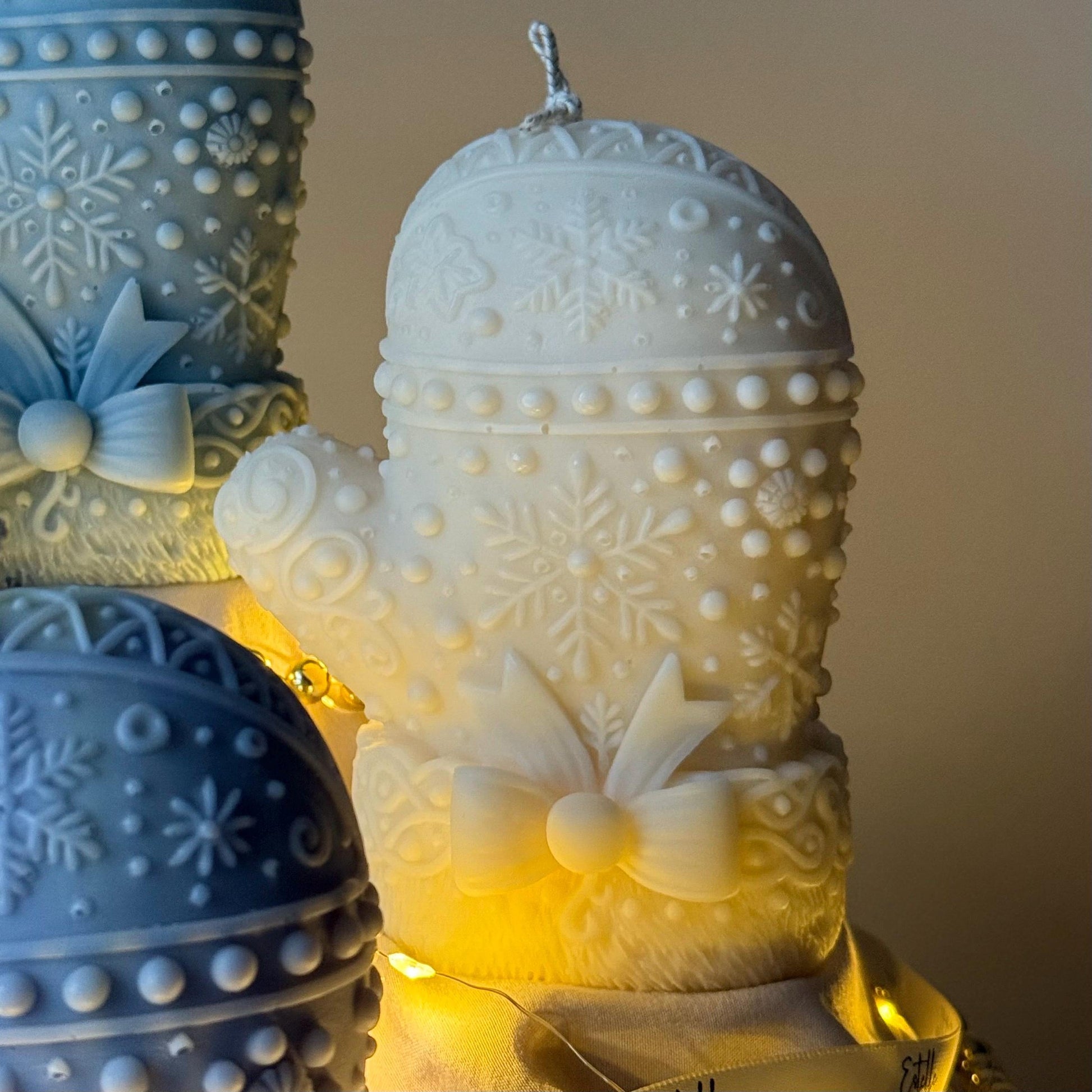 Hand Poured Christmas Mitten Candle: Festive Soy Decor