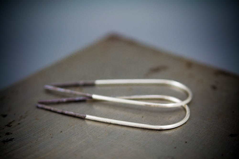 Boucles d'oreilles minimalistes, boucles d'oreilles à enfiler tendance, cadeau pour petite amie, cadeau de Noël, boucles d'oreilles légères, boucles d'oreilles en argent écologique
