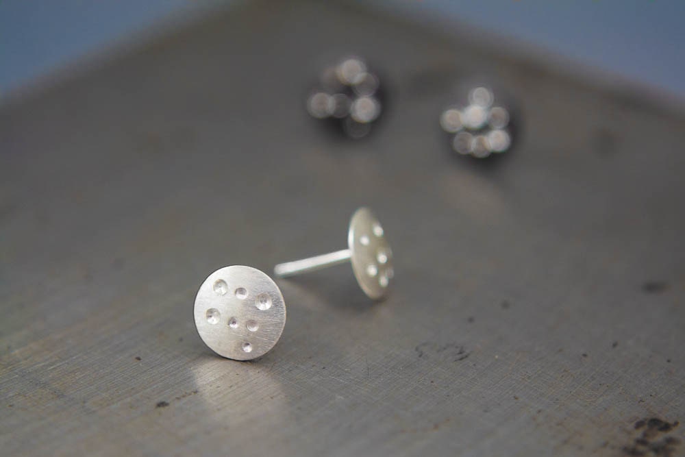 Boucles d'oreilles à tige en argent • Boucles d'oreilles lune en argent • Petites boucles d'oreilles à tige en argent • Cadeau de boucles d'oreilles en argent recyclé • Bijoux célestes