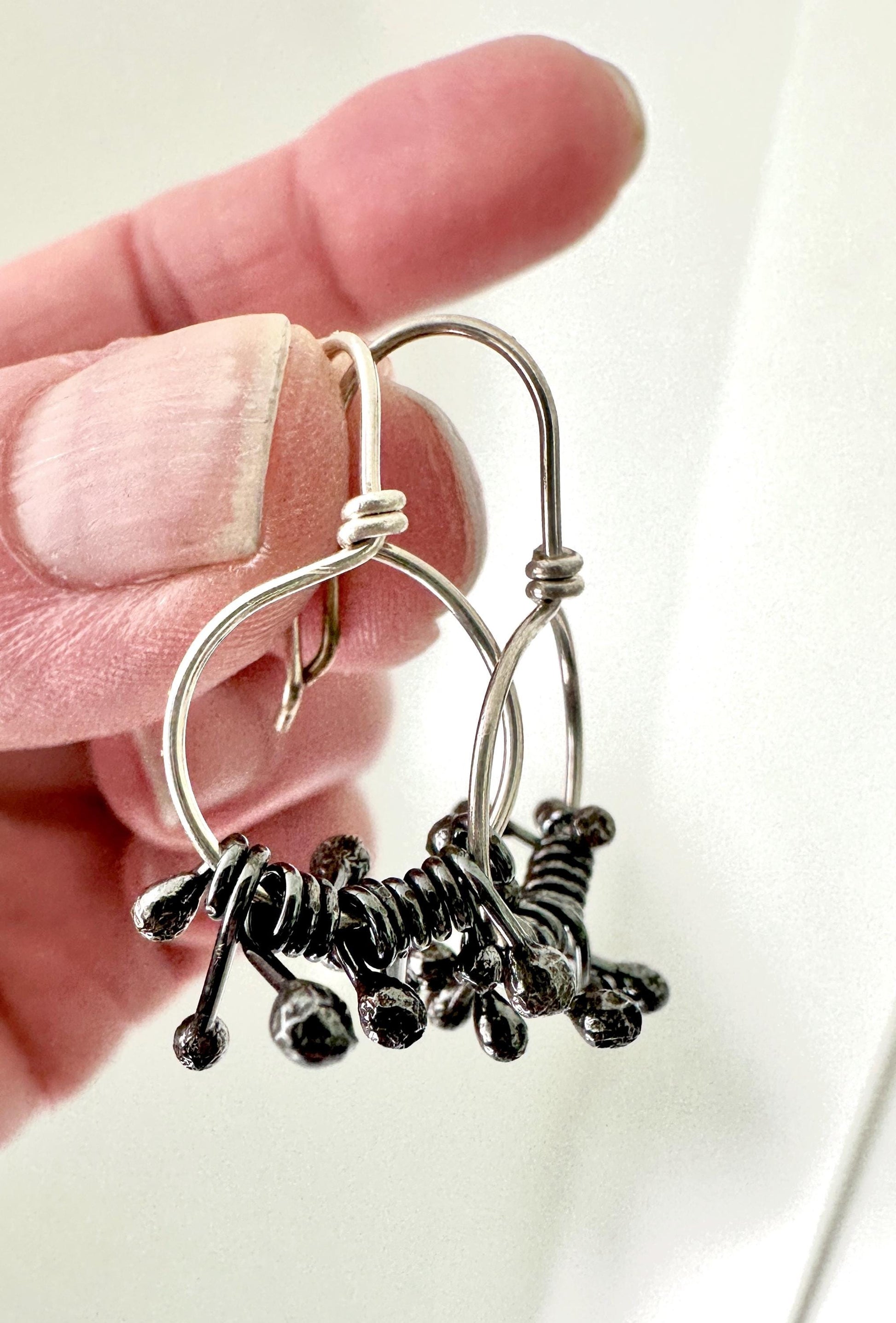 Boucles d'oreilles pendantes en argent à franges, boucles d'oreilles légères, boucles d'oreilles gracieuses en argent, cadeau de boucles d'oreilles audacieuses pour elle, boucles d'oreilles tendance