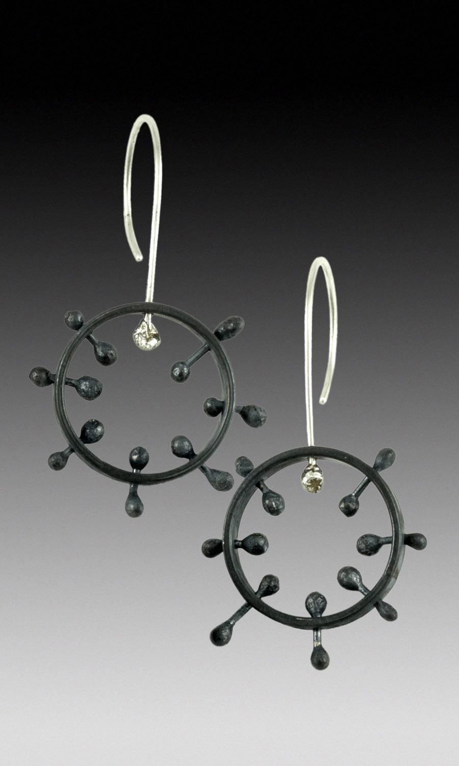 Boucles d'oreilles en argent noir, boucles d'oreilles tendance, boucles d'oreilles avant-gardistes, boucles d'oreilles abstraites, boucles d'oreilles originales, boucles d'oreilles étoile