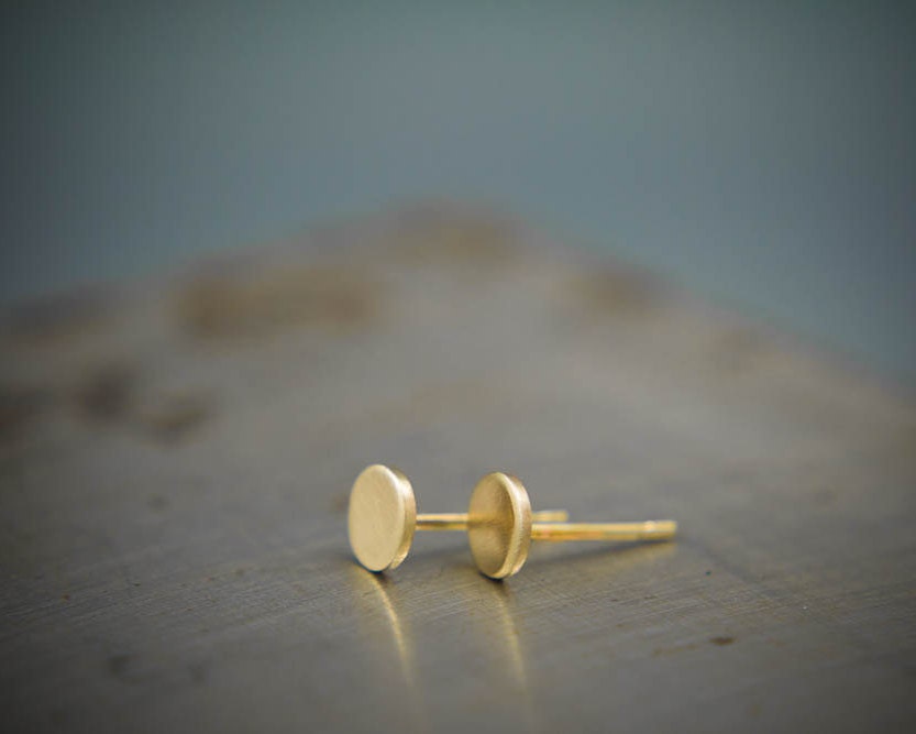 Petites boucles d'oreilles rondes en or massif 14 carats - Boucles d'oreilles en or brossé mat ou poli brillant
