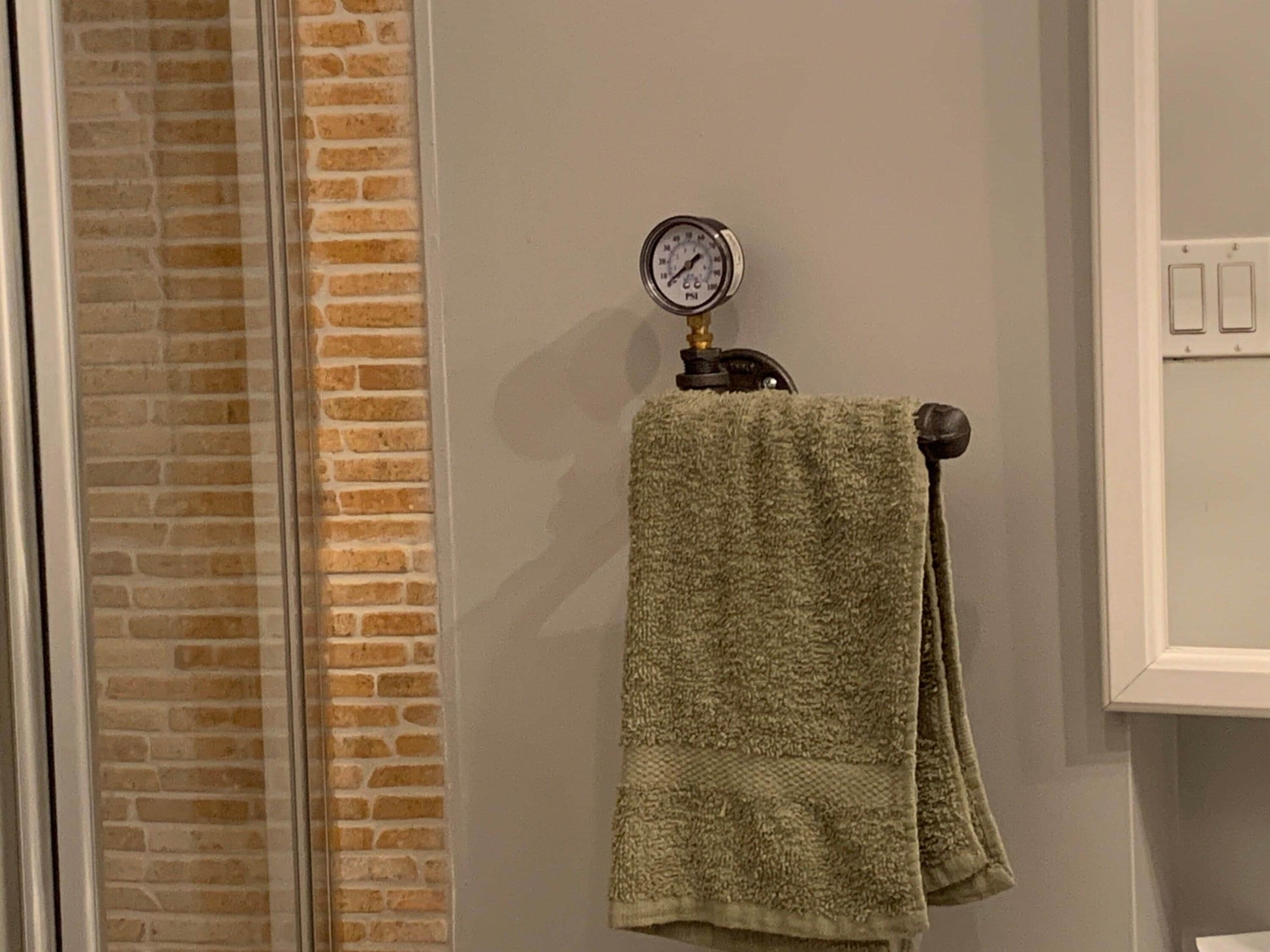 Porte-rouleau de papier toilette style steampunk avec valve de pression - Porte-essuie-mains