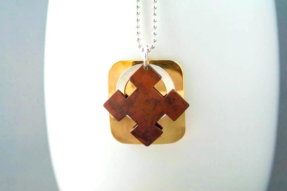 Pendentif nordique, bijou géométrique, pendentif unisexe, bijoux en métaux mixtes, collier minimaliste à offrir, collier pendentif rectangulaire