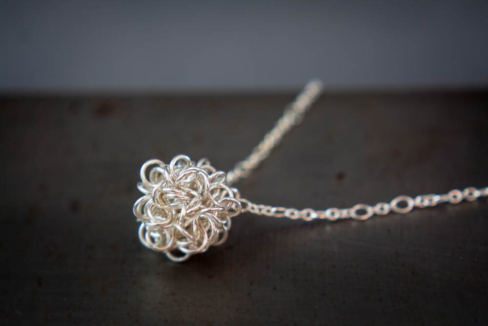 Collier de physique, pendentif antimatière en argent, bijou scientifique pour femme, collier sphère en argent recyclé