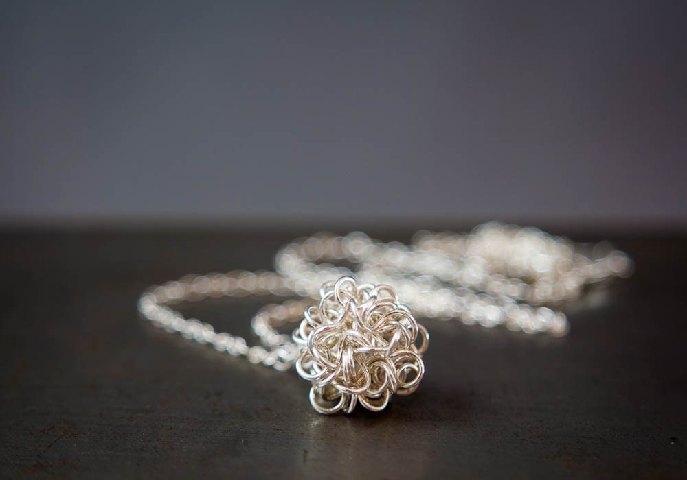 Collier de physique, pendentif antimatière en argent, bijou scientifique pour femme, collier sphère en argent recyclé