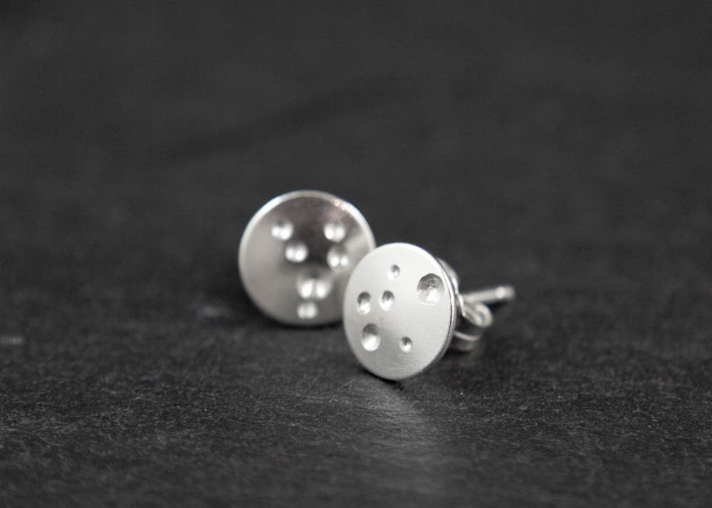 Boucles d'oreilles à tige en argent • Boucles d'oreilles lune en argent • Petites boucles d'oreilles à tige en argent • Cadeau de boucles d'oreilles en argent recyclé • Bijoux célestes