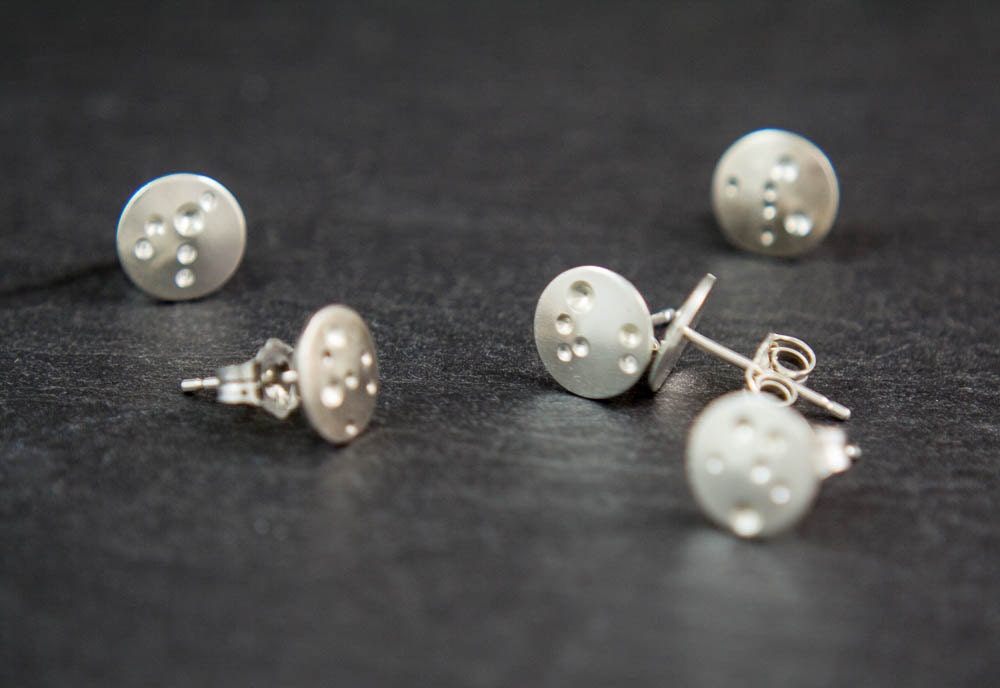 Boucles d'oreilles à tige en argent • Boucles d'oreilles lune en argent • Petites boucles d'oreilles à tige en argent • Cadeau de boucles d'oreilles en argent recyclé • Bijoux célestes