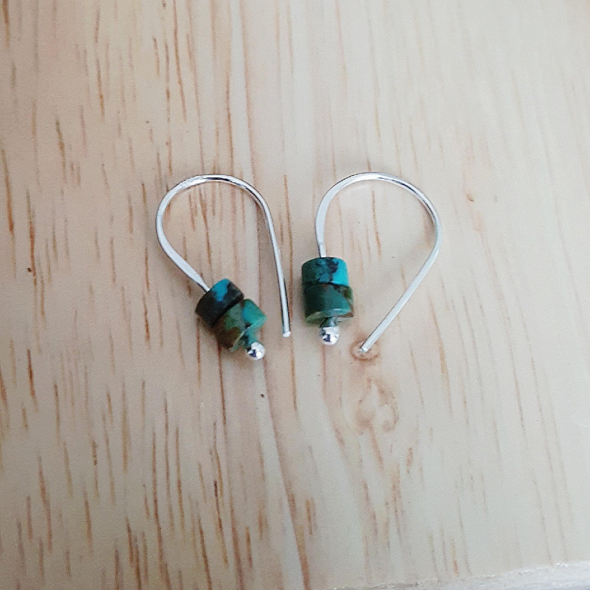 Boucles d'oreilles créoles en argent sterling et jaspe Red Creek : jaspe, onyx, turquoise