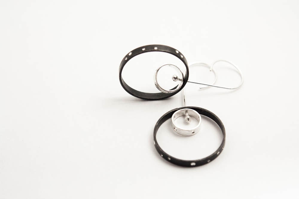 Créoles célestes, boucles d'oreilles en argent noir, doubles créoles, cadeau pour elle, créoles noires, boucles d'oreilles galaxie