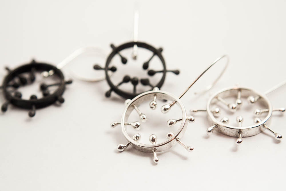 Boucles d'oreilles en argent noir, boucles d'oreilles tendance, boucles d'oreilles avant-gardistes, boucles d'oreilles abstraites, boucles d'oreilles originales, boucles d'oreilles étoile