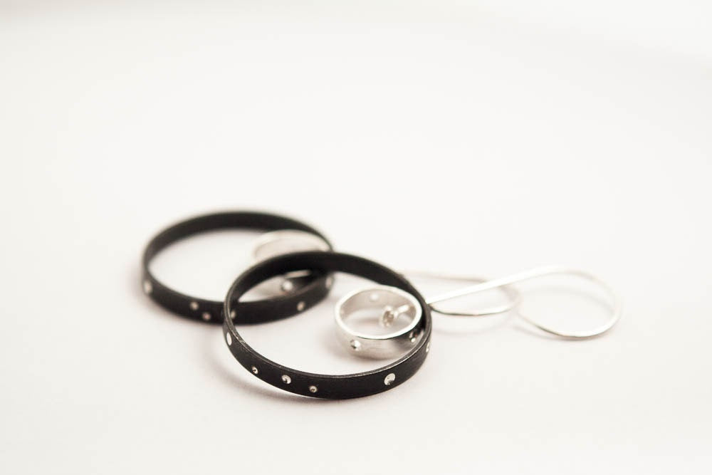 Créoles célestes, boucles d'oreilles en argent noir, doubles créoles, cadeau pour elle, créoles noires, boucles d'oreilles galaxie