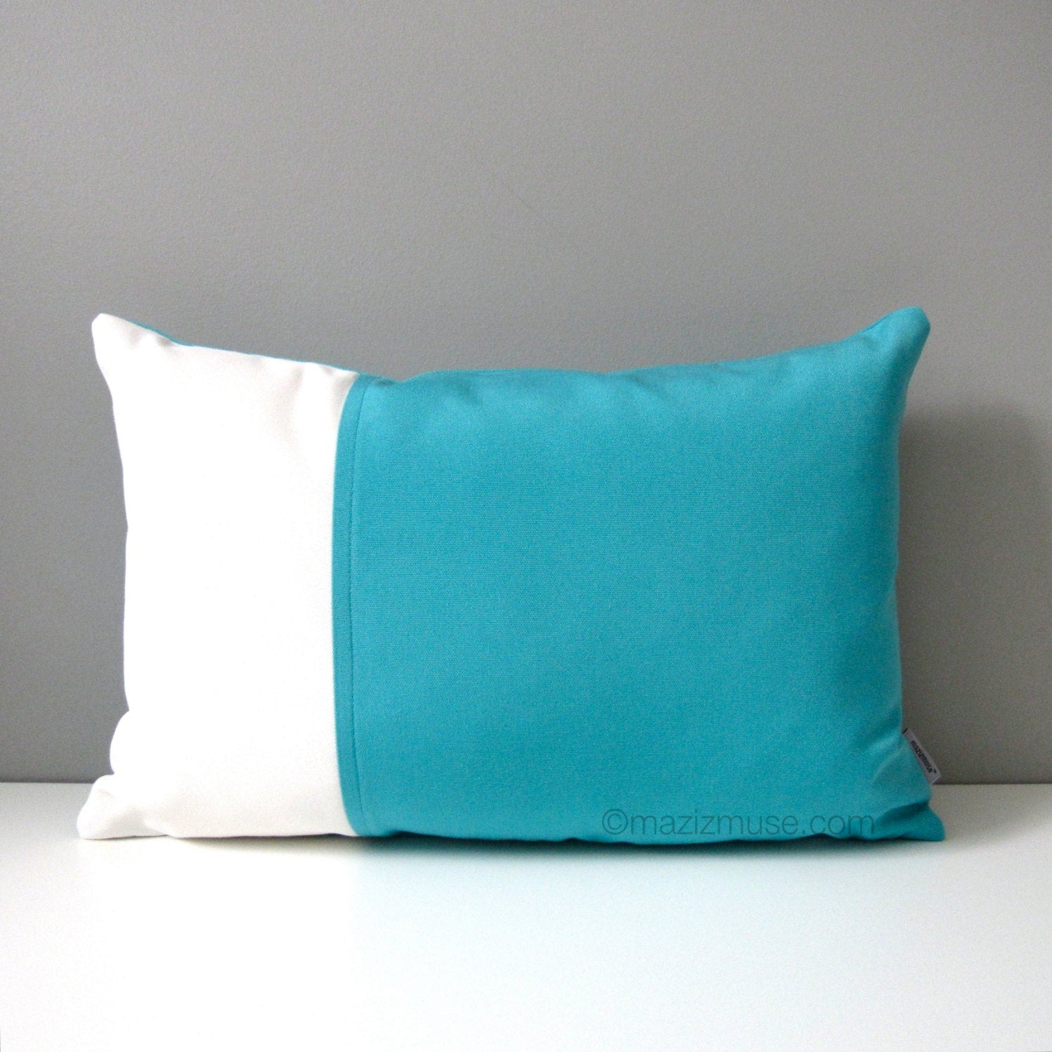 Housse de coussin décorative d'extérieur moderne Aruba bleu et blanc Sunbrella 