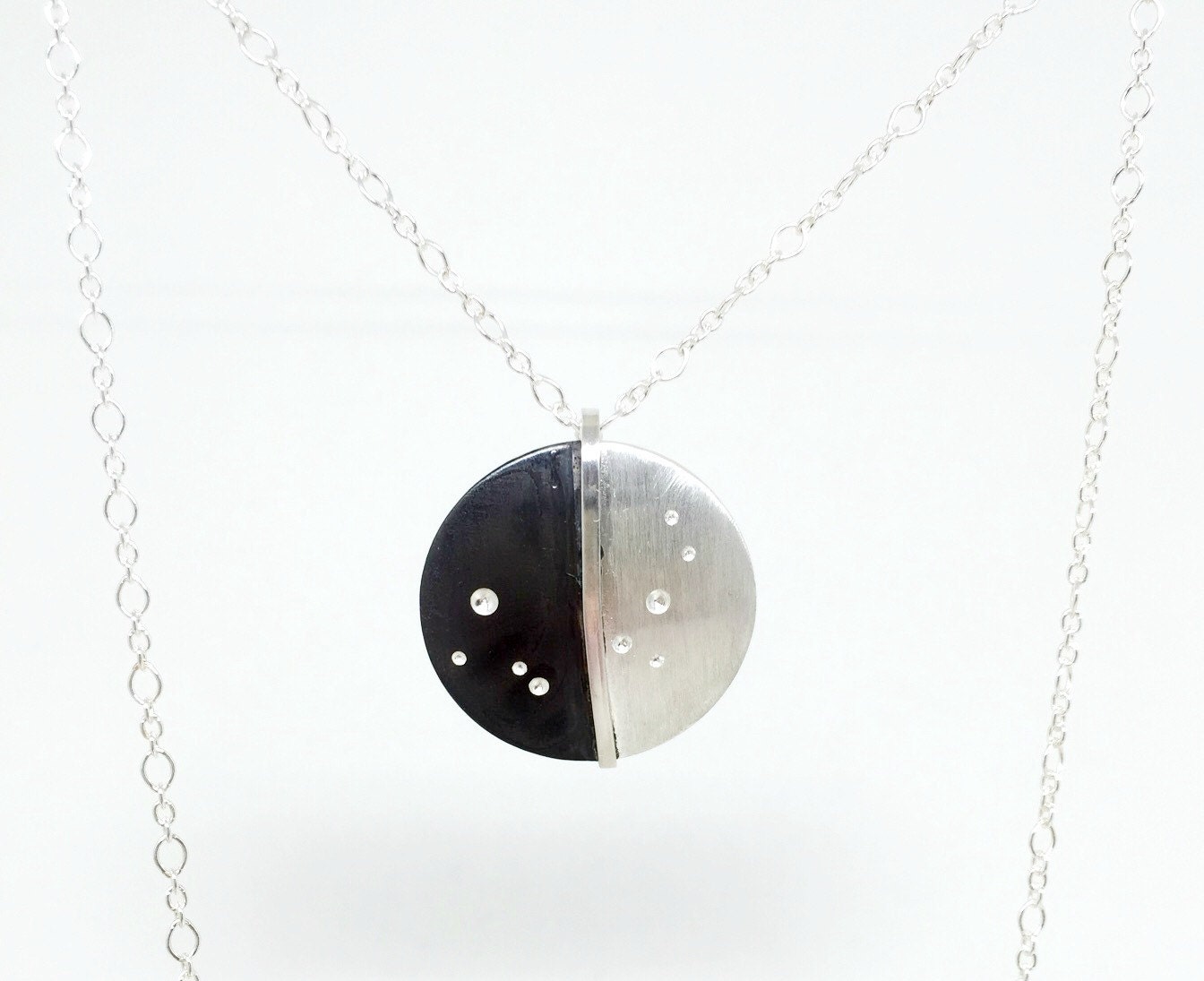 Collier Lune en Argent, Collier Céleste, Pendentif en Argent Recyclé, Cadeau Bijou Céleste pour Femme, Collier Ciel Nocturne, Bijou Lunaire