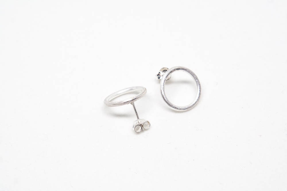 Boucles d'oreilles à tige en argent recyclé, boucles d'oreilles géométriques en argent, cadeau pour amie, boucles d'oreilles minimalistes pour elle