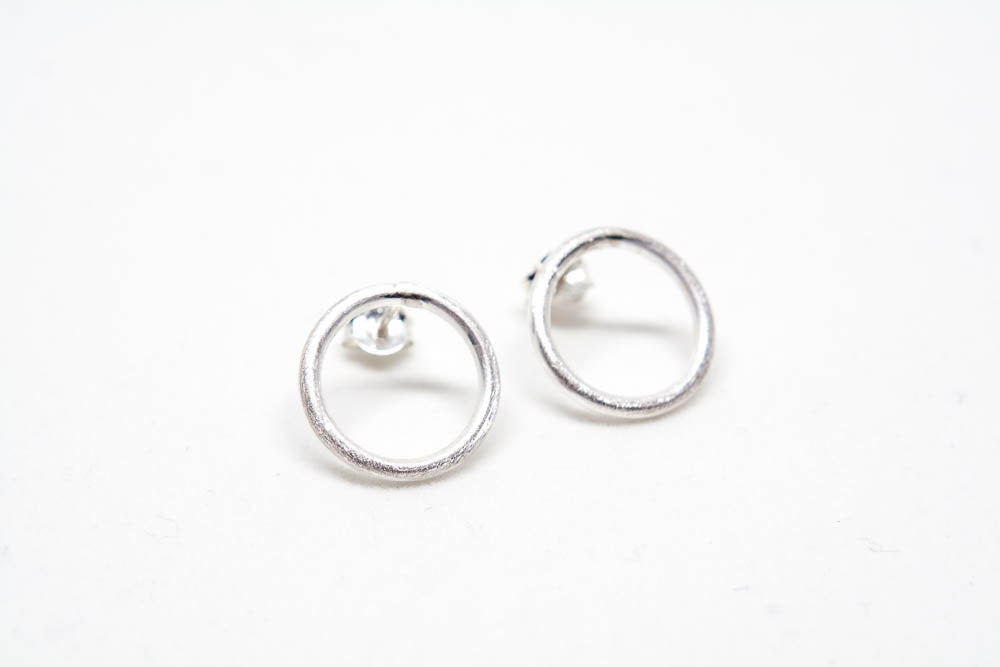 Boucles d'oreilles à tige en argent recyclé, boucles d'oreilles géométriques en argent, cadeau pour amie, boucles d'oreilles minimalistes pour elle