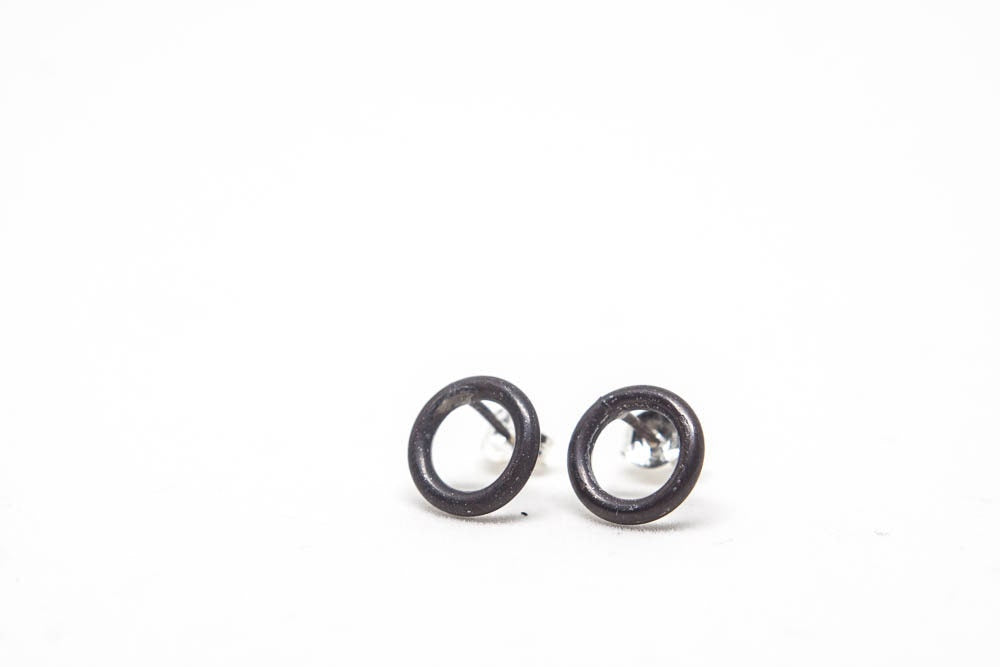 Boucles d'oreilles à tige noires, petites boucles d'oreilles noires, cadeau unisexe, petites boucles d'oreilles rondes, boucles d'oreilles minimalistes