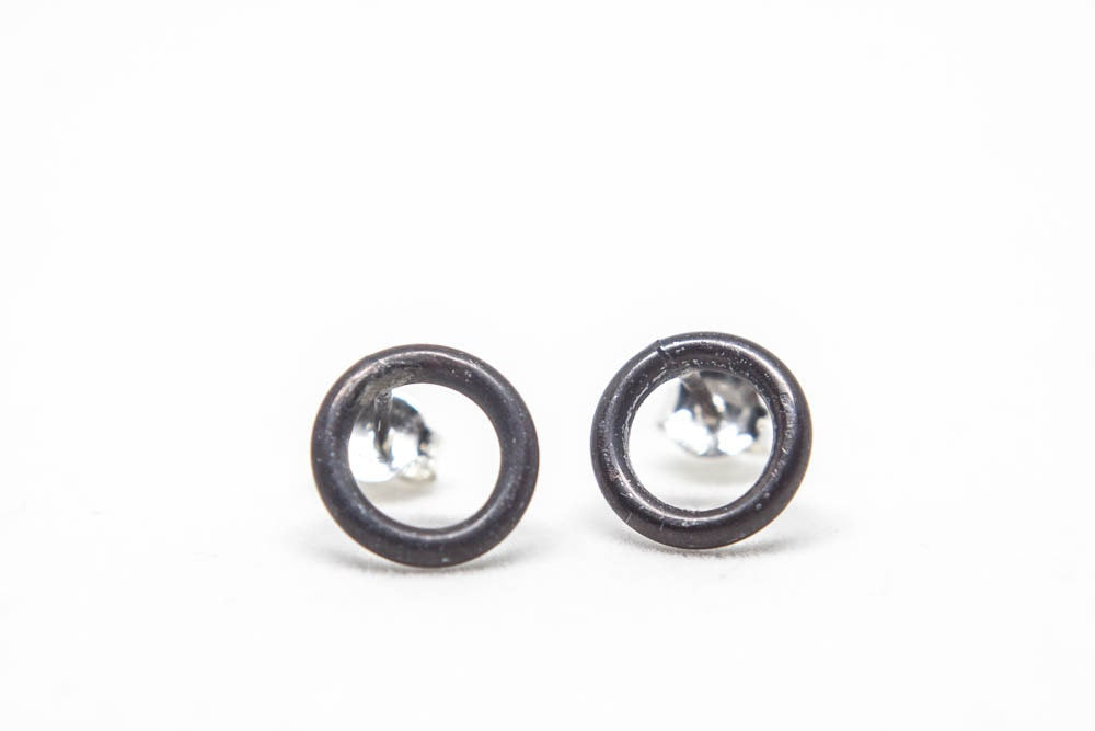Boucles d'oreilles à tige noires, petites boucles d'oreilles noires, cadeau unisexe, petites boucles d'oreilles rondes, boucles d'oreilles minimalistes