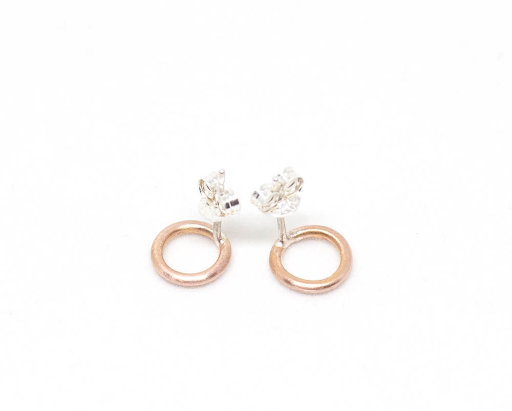 Boucles d'oreilles en or rose, boucles d'oreilles en or massif 14 carats, cadeau minimaliste pour elle, clous d'oreilles ronds en or rose, boucles d'oreilles en or recyclé