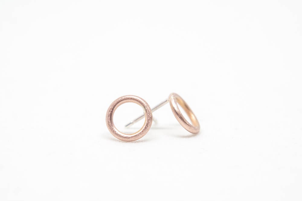 Boucles d'oreilles en or rose, boucles d'oreilles en or massif 14 carats, cadeau minimaliste pour elle, clous d'oreilles ronds en or rose, boucles d'oreilles en or recyclé
