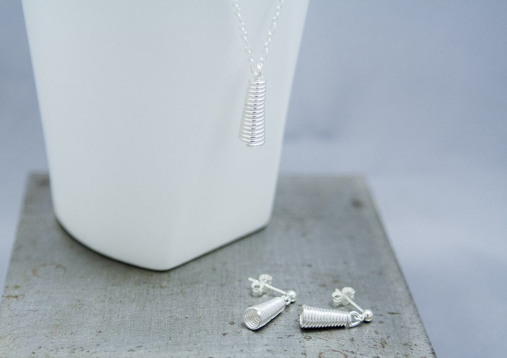 Collier pendentif cloche en argent, collier à superposer, cadeau pour elle, collier en argent écologique, cadeau pour petite-fille