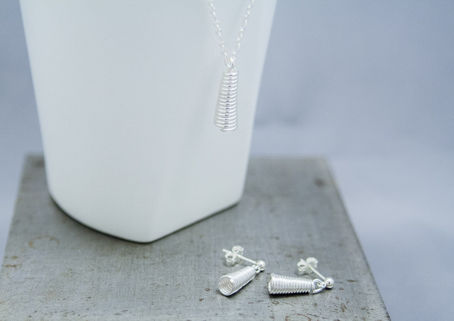 Boucles d'oreilles cloche en argent • Boucles d'oreilles en argent sterling recyclé • Cadeau de boucles d'oreilles pour elle