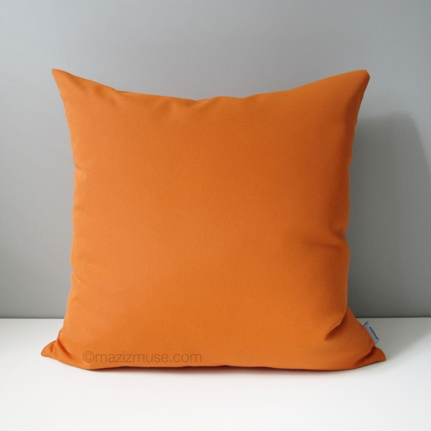 Housse de coussin d'extérieur décorative orange en tissu Sunbrella® de Toscane