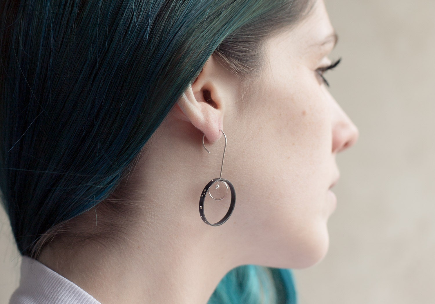 Créoles célestes, boucles d'oreilles en argent noir, doubles créoles, cadeau pour elle, créoles noires, boucles d'oreilles galaxie