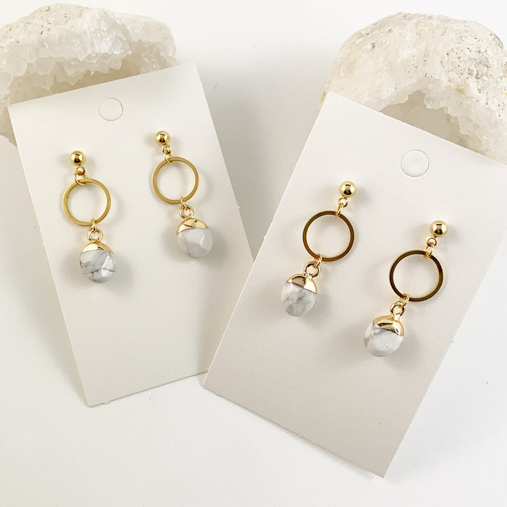 Boucles d'oreilles créoles en howlite