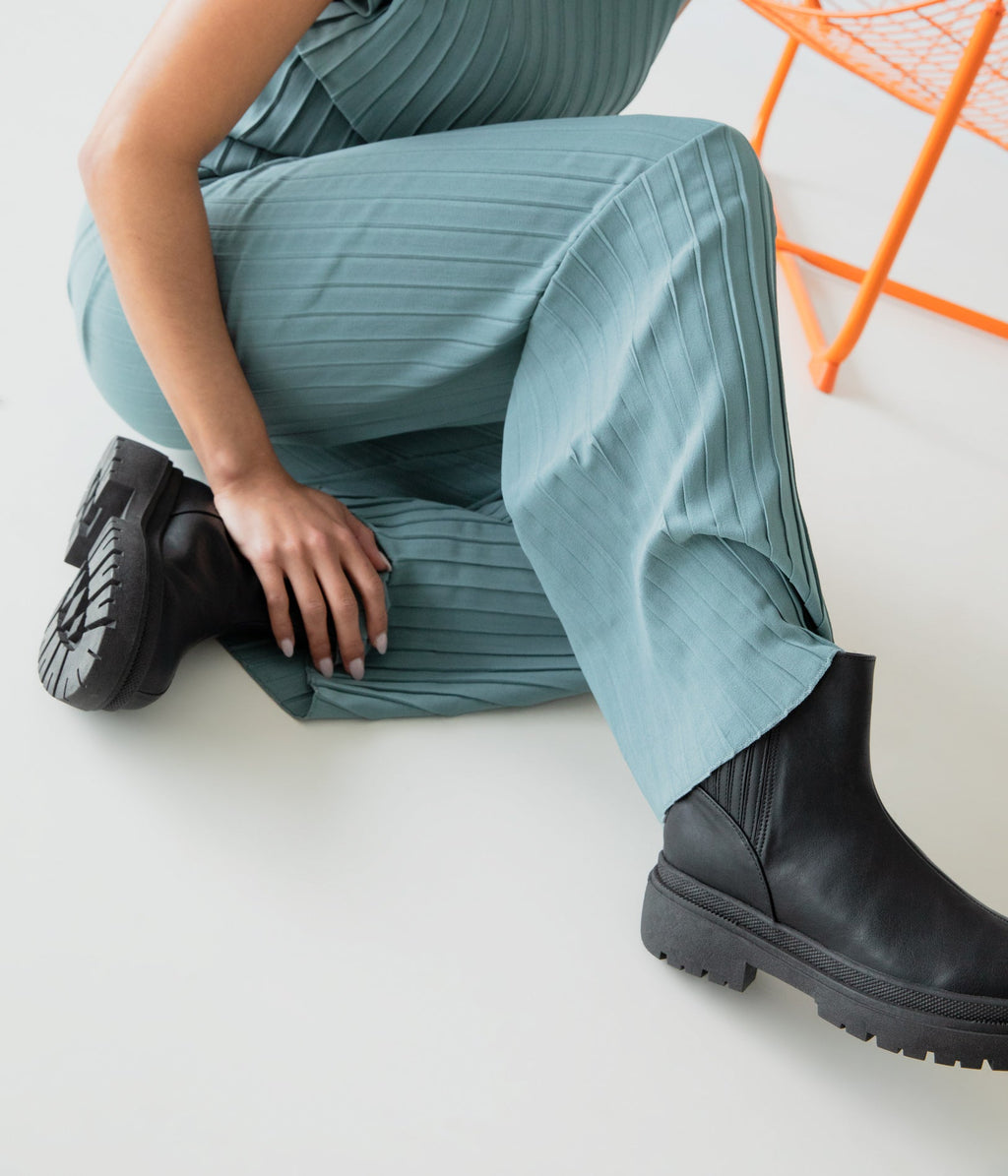 QUINN Women's Vegan Ankle Boots