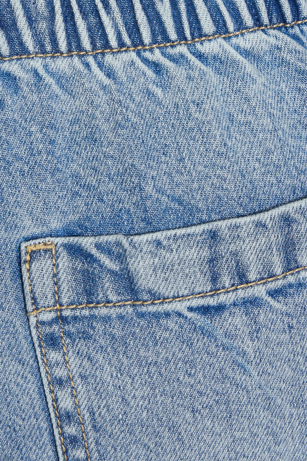 Jean large taille basse avec ceinture