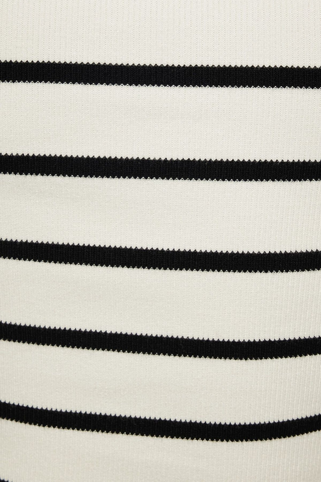 Pull ras du cou ajusté