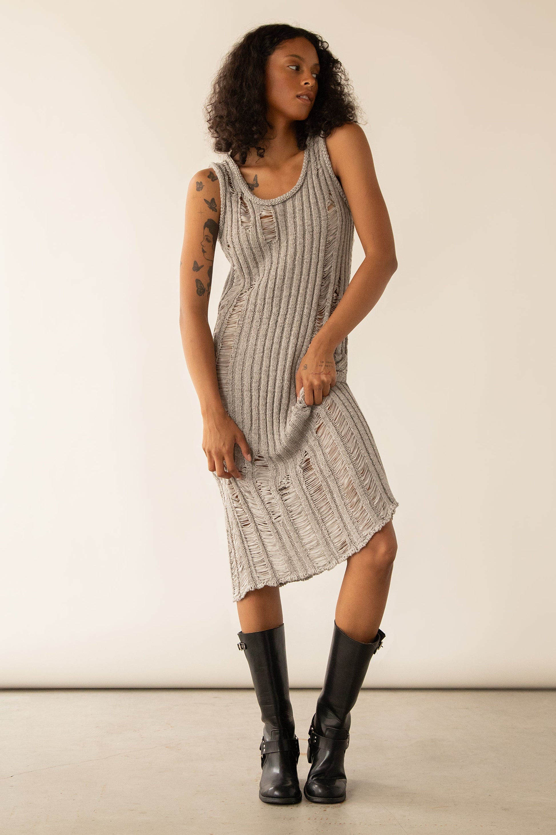ROBE MIDI SANS MANCHES EN MAILLE CÔTELÉE À L'EFFET USÉ