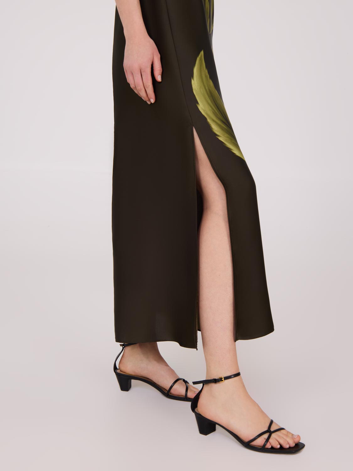 Robe midi imprimée sans manches en satin