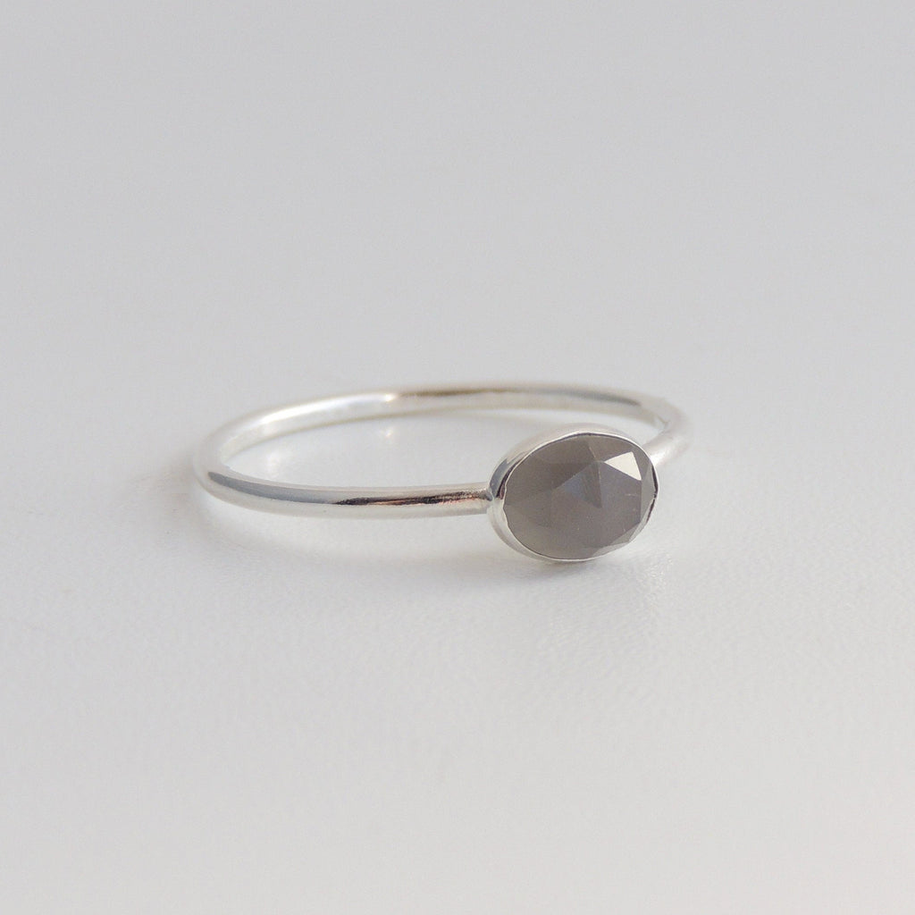 Bague ovale en pierre de lune grise, bague empilable en argent sterling