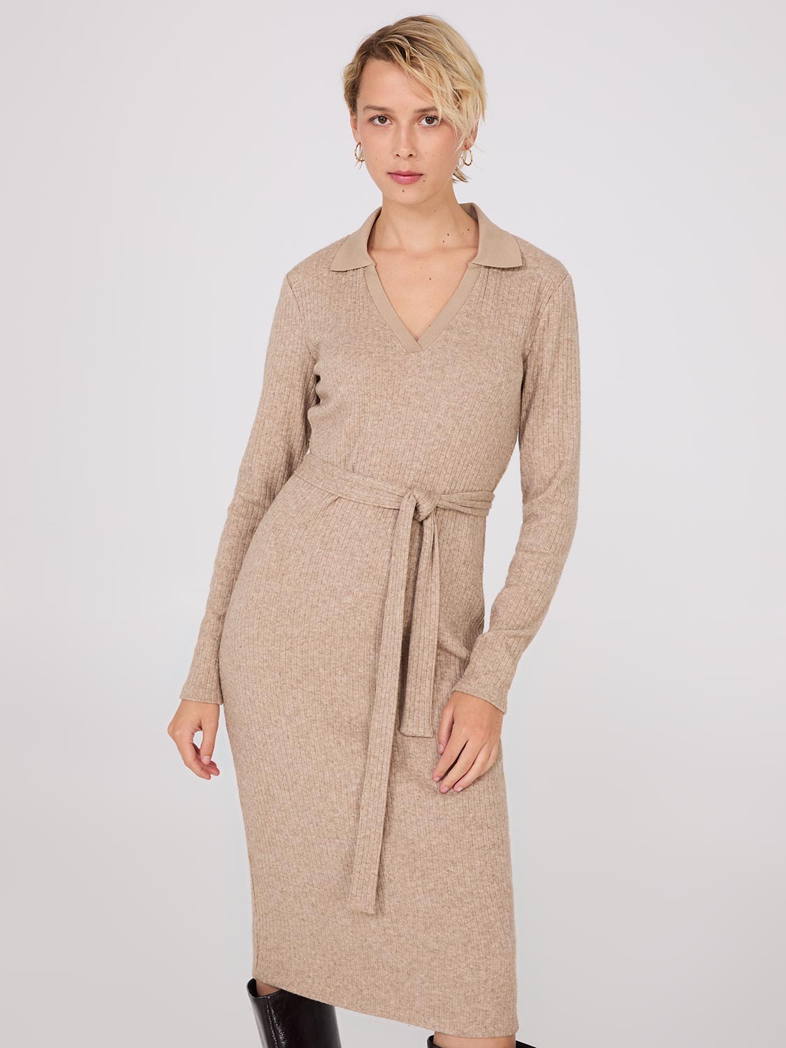 Robe midi côtelée à manches longues