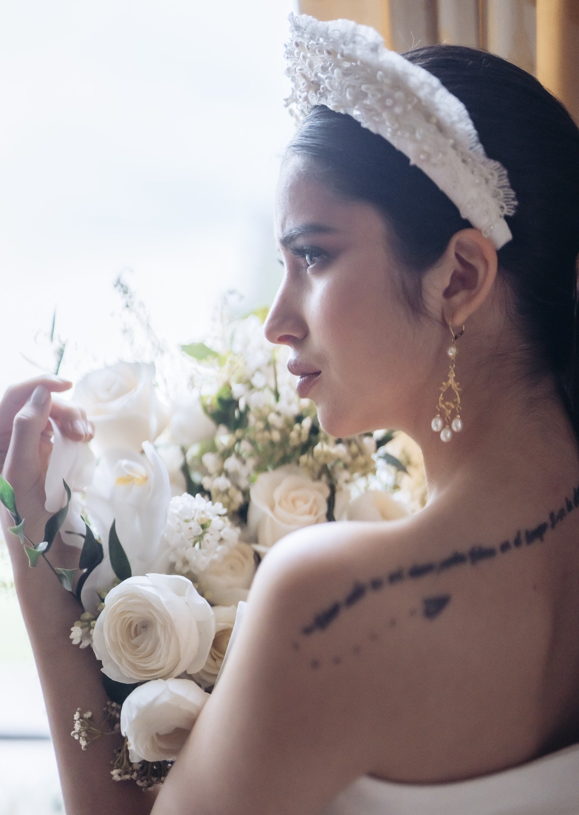Bandeau de mariée en dentelle perlée d'inspiration vintage AMYBETH