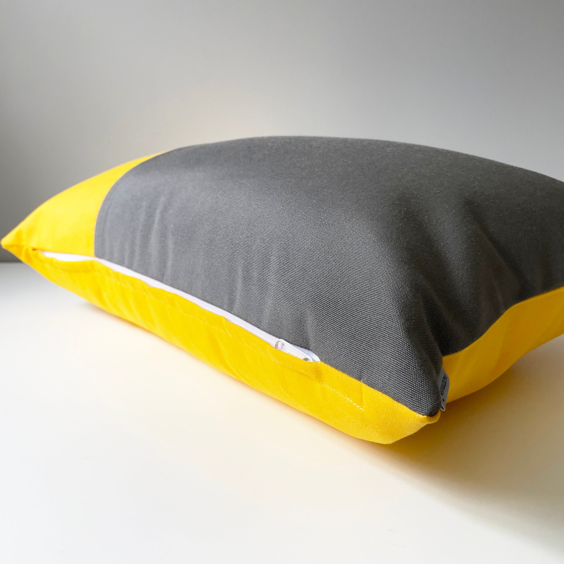 Housse de coussin d'extérieur colorée Sunbrella®, coussins de patio modernes