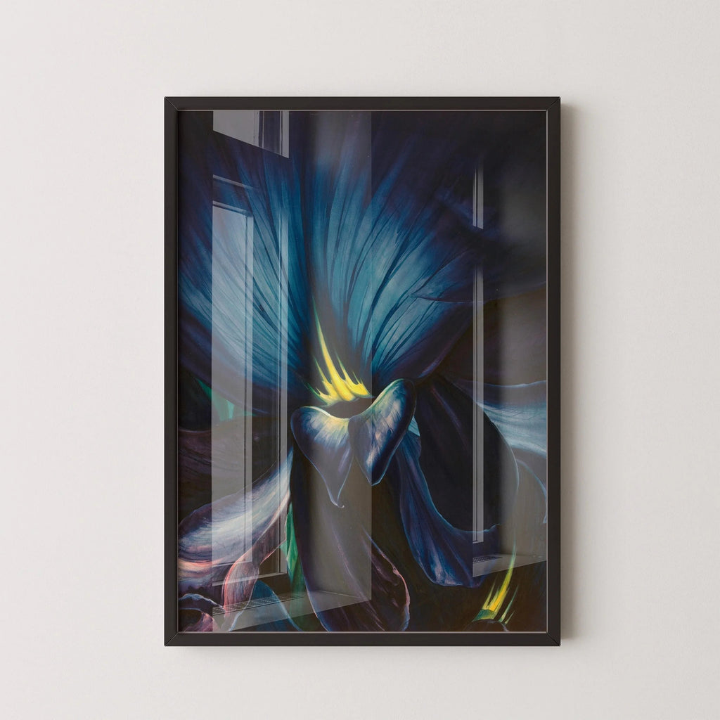 Léon Carrol - Delphinium de Chine | Une magnifique peinture d'un bleu marine intense, reproduite en impression giclée (disponible encadrée ou non encadrée)