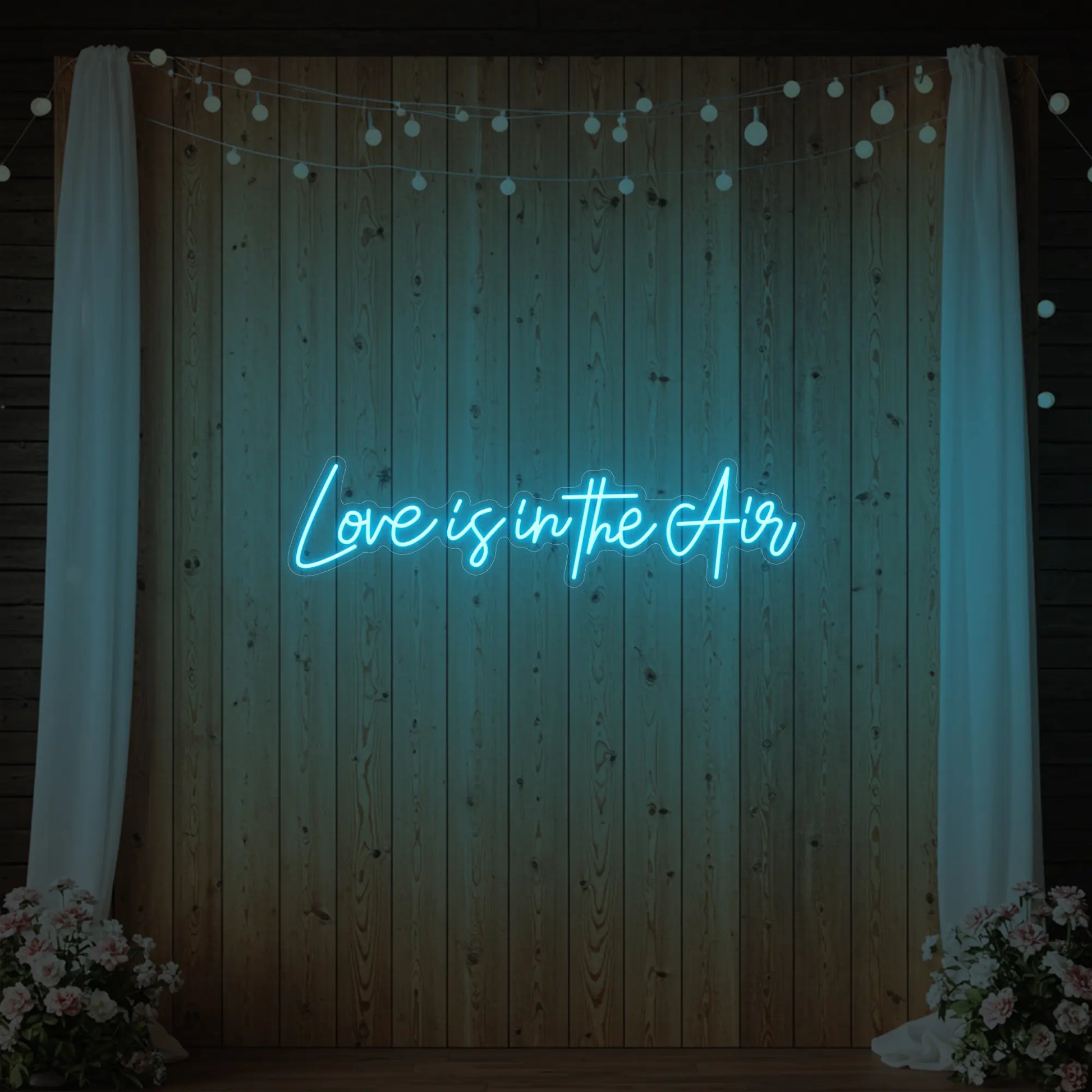 Enseigne lumineuse « L'amour est dans l'air »