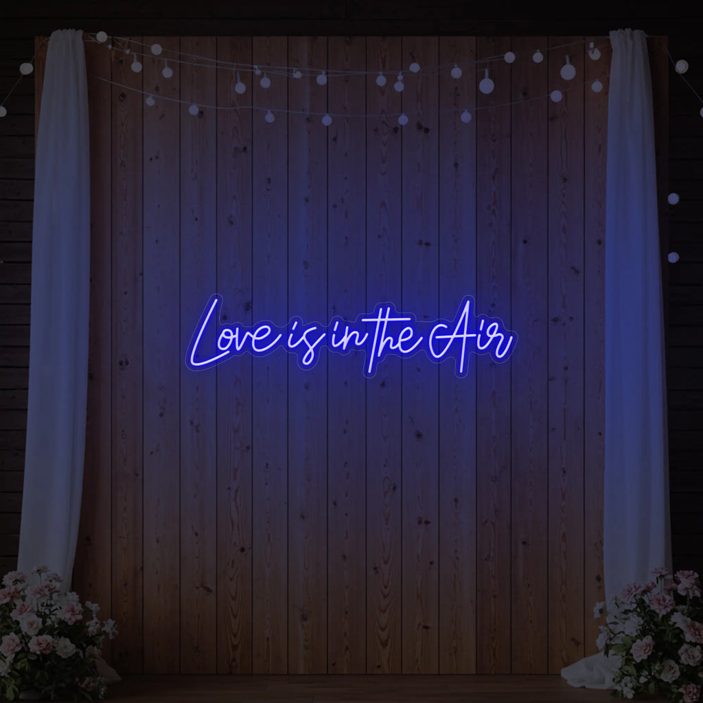 Enseigne lumineuse « L'amour est dans l'air »