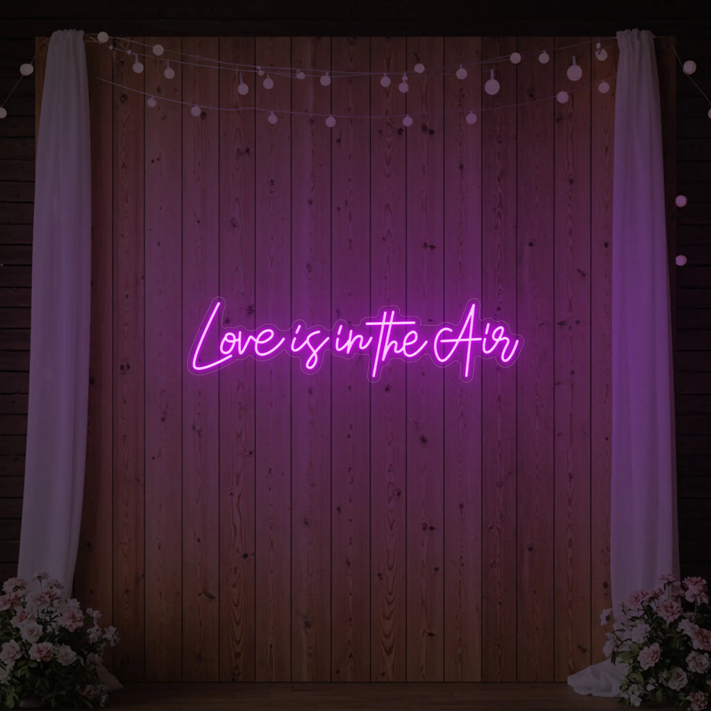 Enseigne lumineuse « L'amour est dans l'air »
