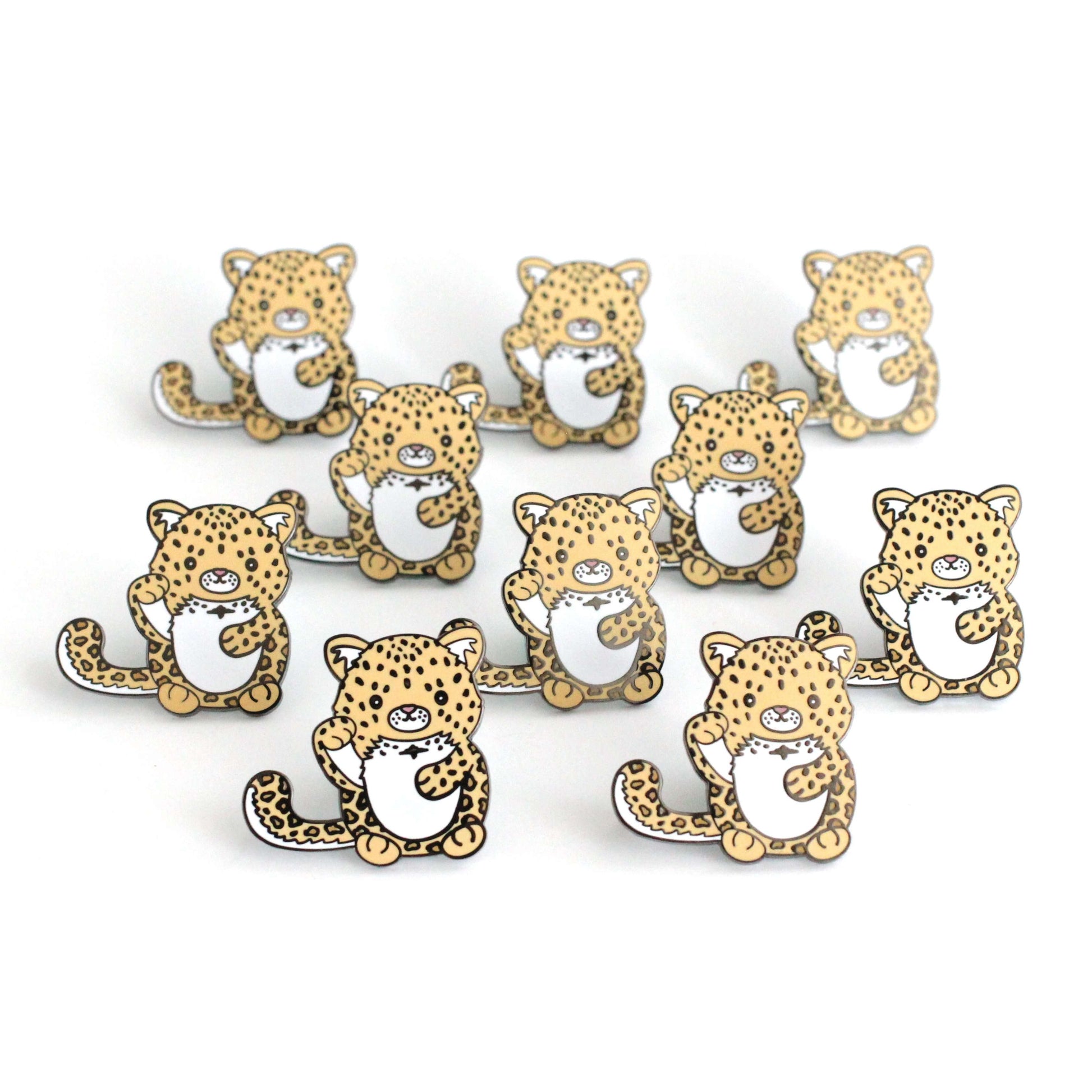 Broche émaillée léopard porte-bonheur de l'Amour