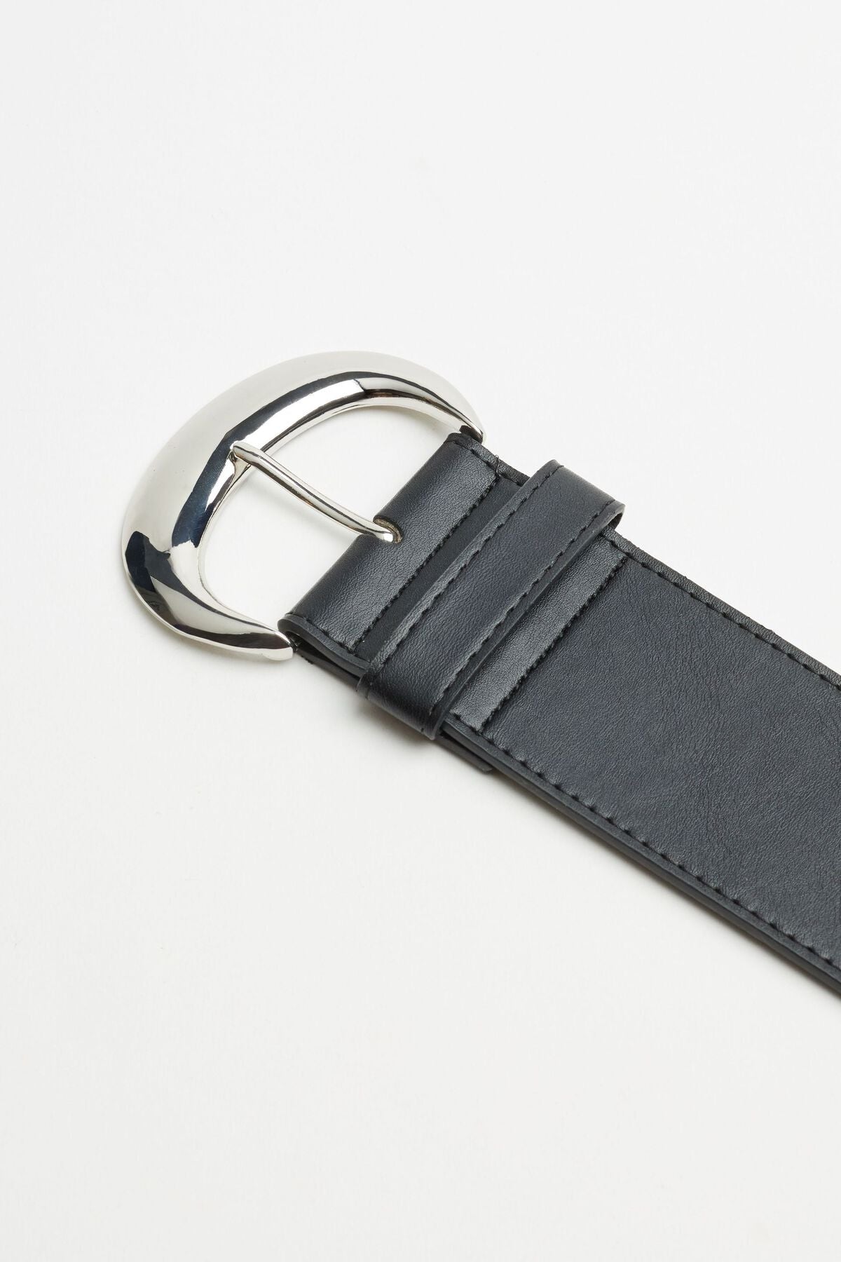 Oversized Crescent Waist Belt