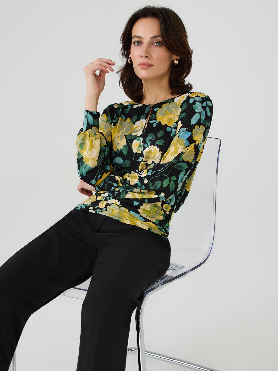 Haut à imprimé floral texturé avec trou de serrure sur le devant