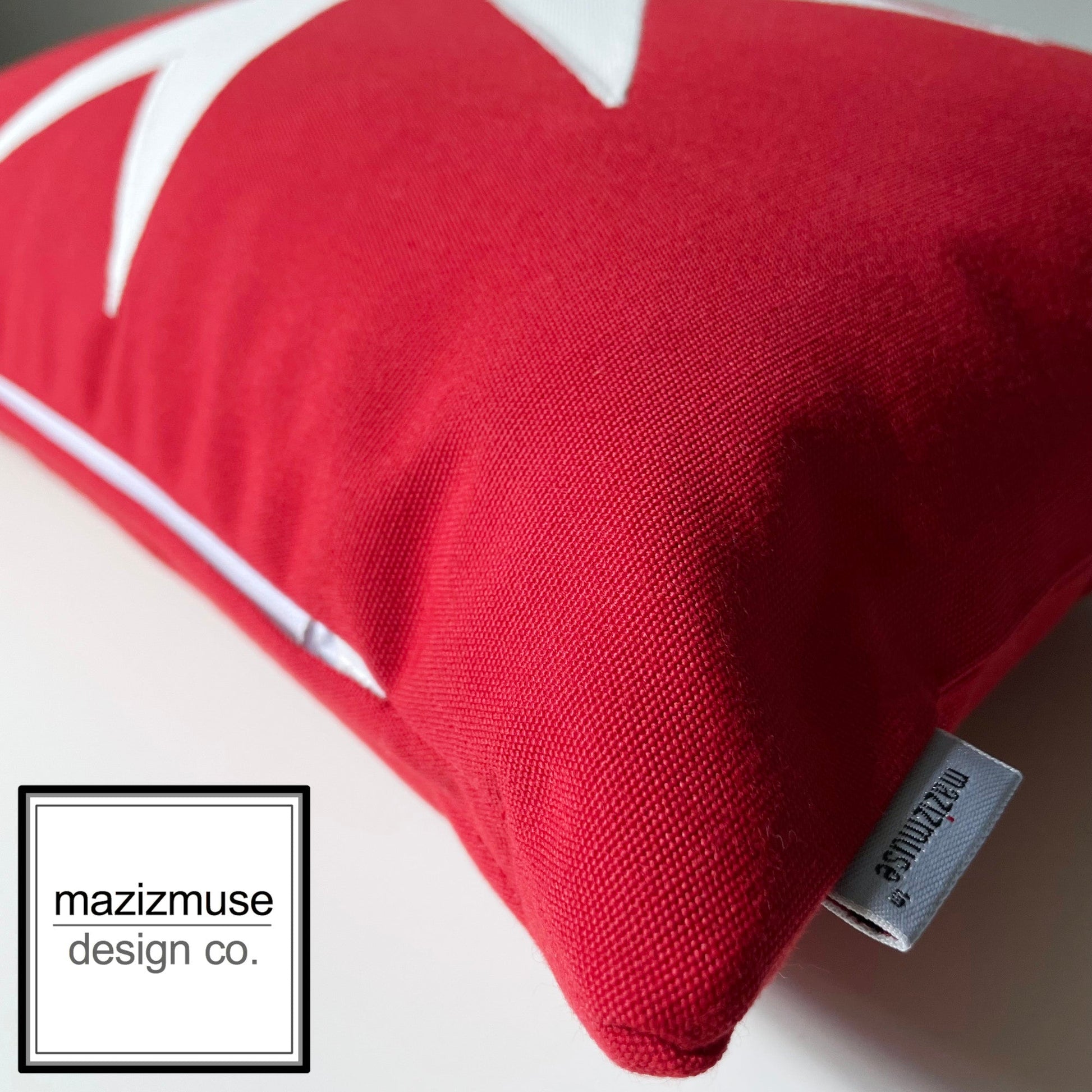 Housse de coussin d'extérieur Sunbrella® avec drapeau maltais et emblème civique de Malte 