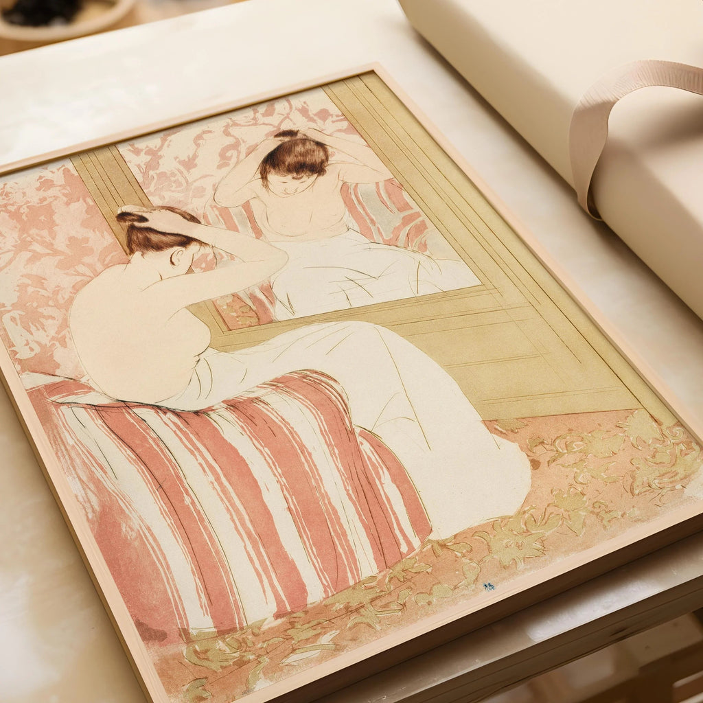 Mary Cassatt - La Coiffure | Célèbre œuvre impressionniste (disponible encadrée ou non encadrée)